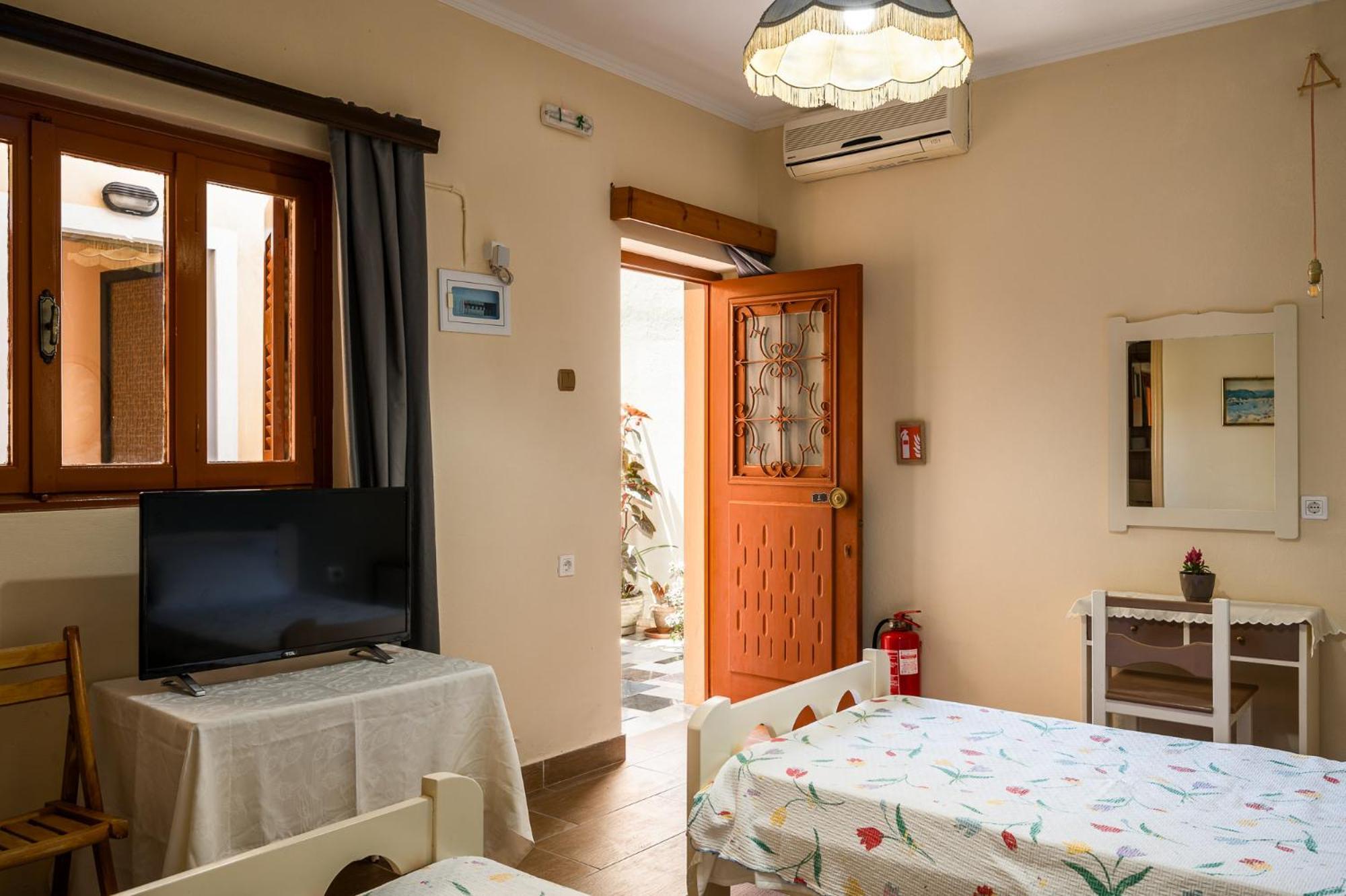 Agaloula Centrally Located Apartments, Lakka المظهر الخارجي الصورة
