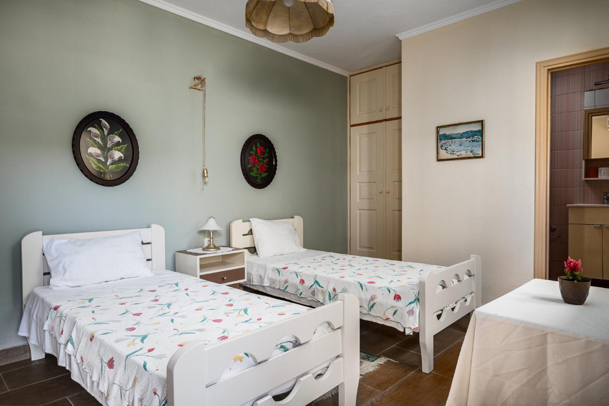 Agaloula Centrally Located Apartments, Lakka المظهر الخارجي الصورة